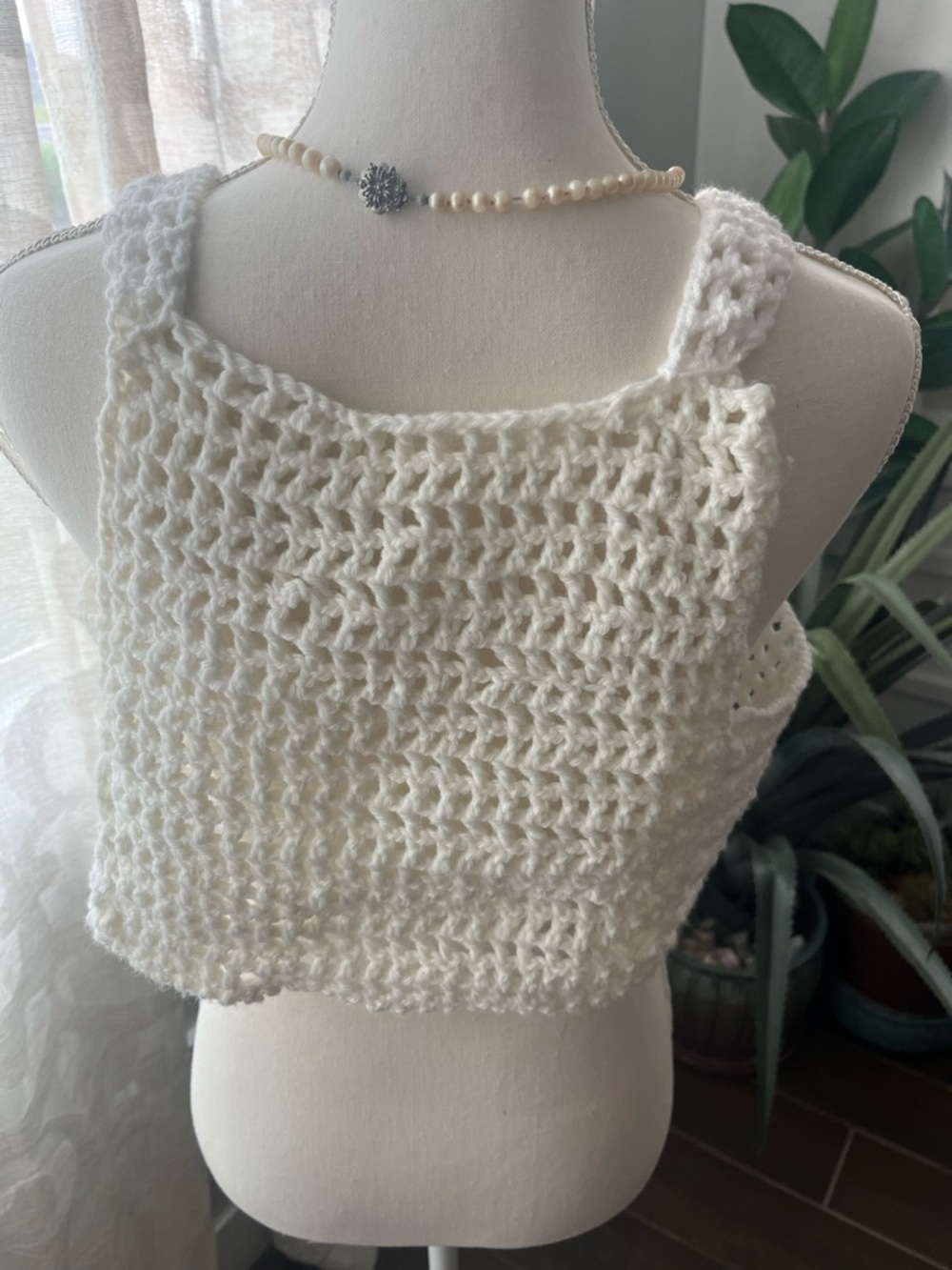 Vintage Festival Hand-Crocheted White Crop Top with Accent Flowers - Picture 4 of 7